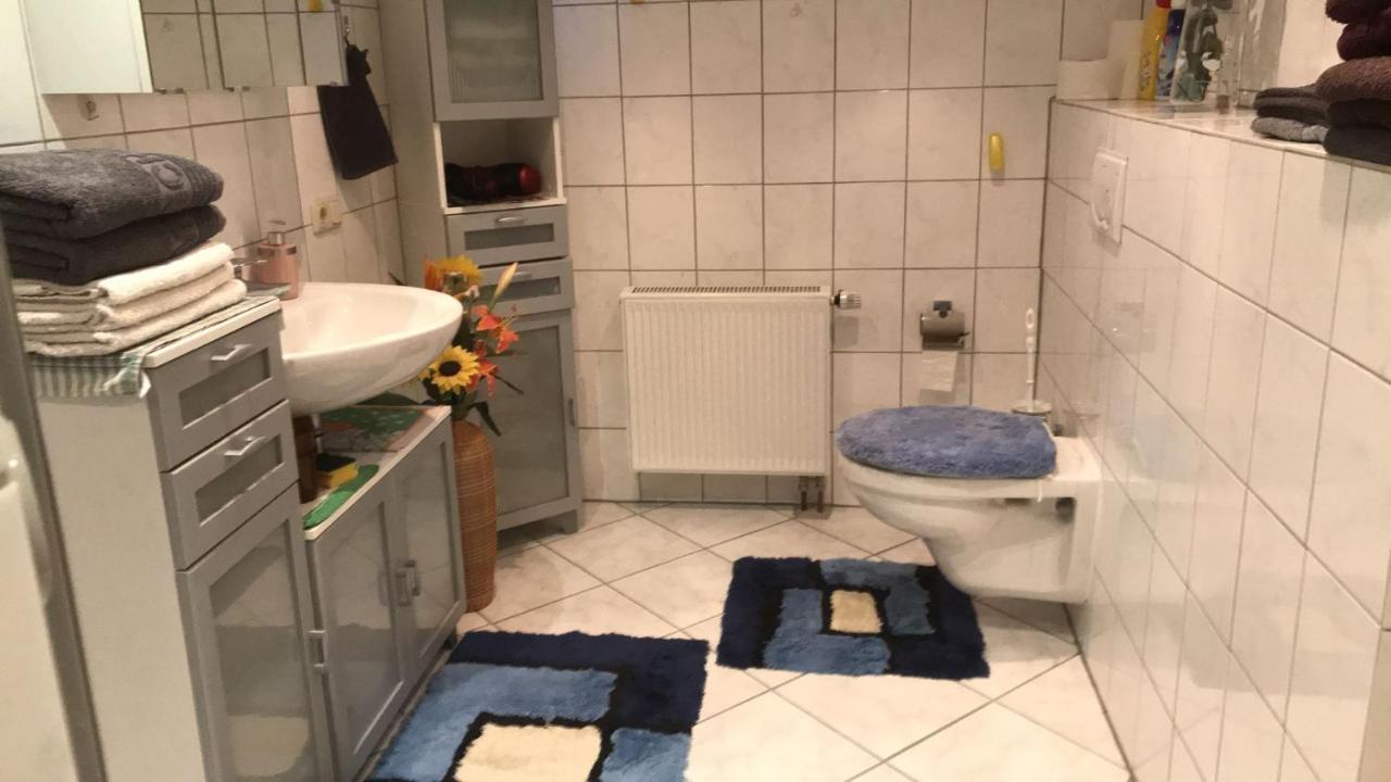 Le * Adenau